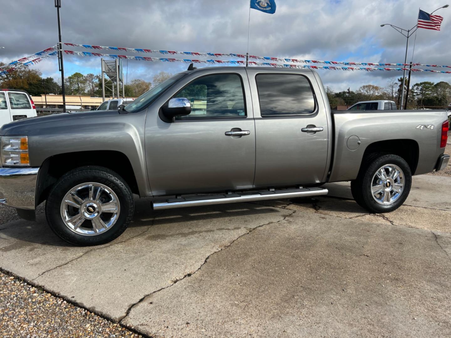 2013 Gray /Black Chevrolet Silverado 1500 LT (3GCPKSE70DG) with an 5.3L V8 engine, 6-Speed Automatic transmission, located at 4520 Airline Hwy, Baton Rouge, LA, 70805, (225) 357-1497, 30.509325, -91.145432 - 2013 Chevy Silverado Crew Cab 4X4 5.3 V8 Gas, 160K Miles, Power Windows, Locks & Mirrors, Spray In Bedliner, Tow Pkg. NO IN HOUSE FINANCING. FOR INFO PLEASE CONTACT JEFF AT 225 357-1497 CHECK OUT OUR A+ RATING WITH THE BETTER BUSINESS BUREAU WE HAVE BEEN A FAMILY OWNED AND OPERATED BUSINESS AT THE - Photo#1